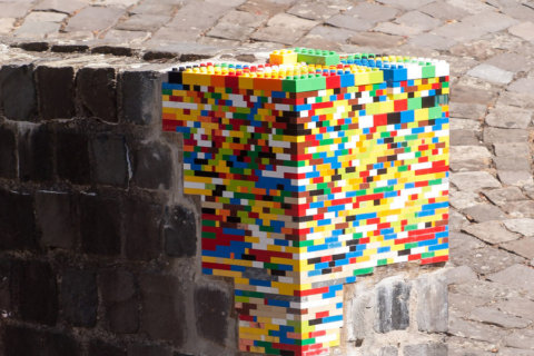 Retour en enfance avec les meubles Lego